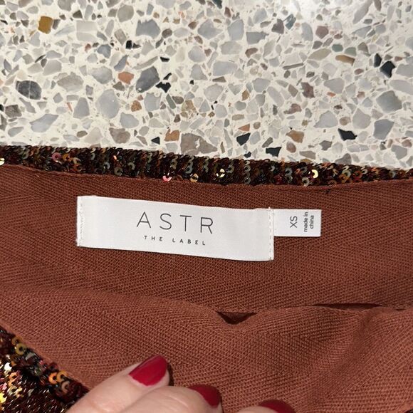 ASTR The Label Tai Sequin skirt bronze XS side zip mini - Picture 5 of 8
